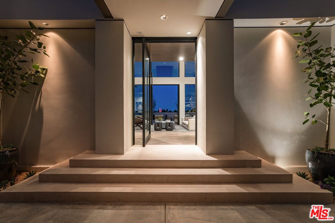 MLS #25596197 image #2