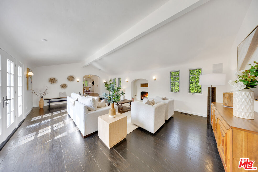 MLS #25596329 image #2