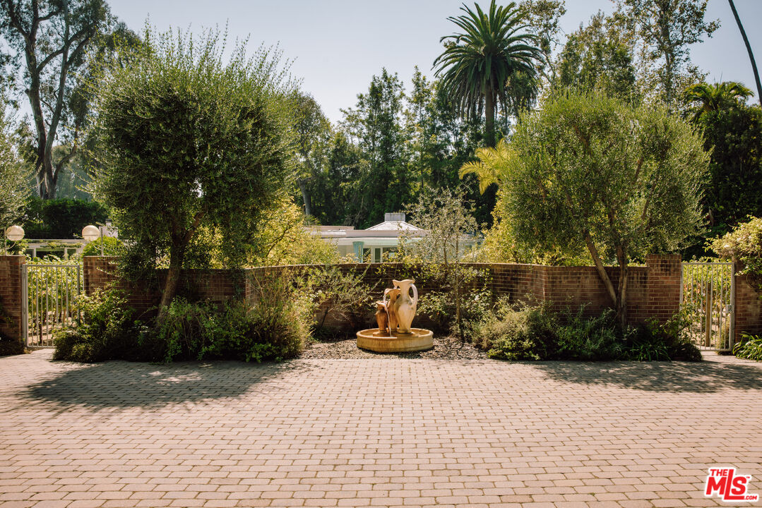 MLS #25596395 image #2