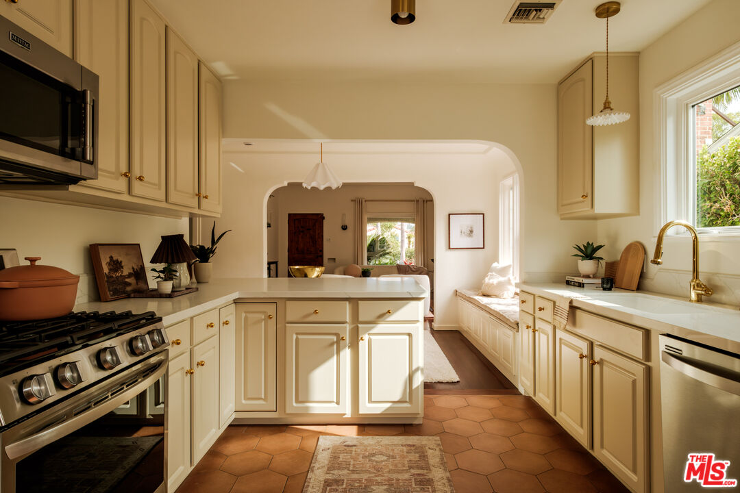 MLS #25596499 image #16