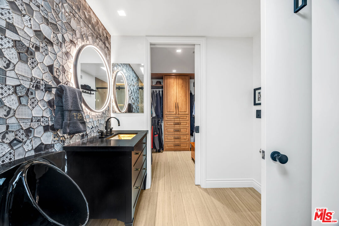 MLS #25596725 image #24