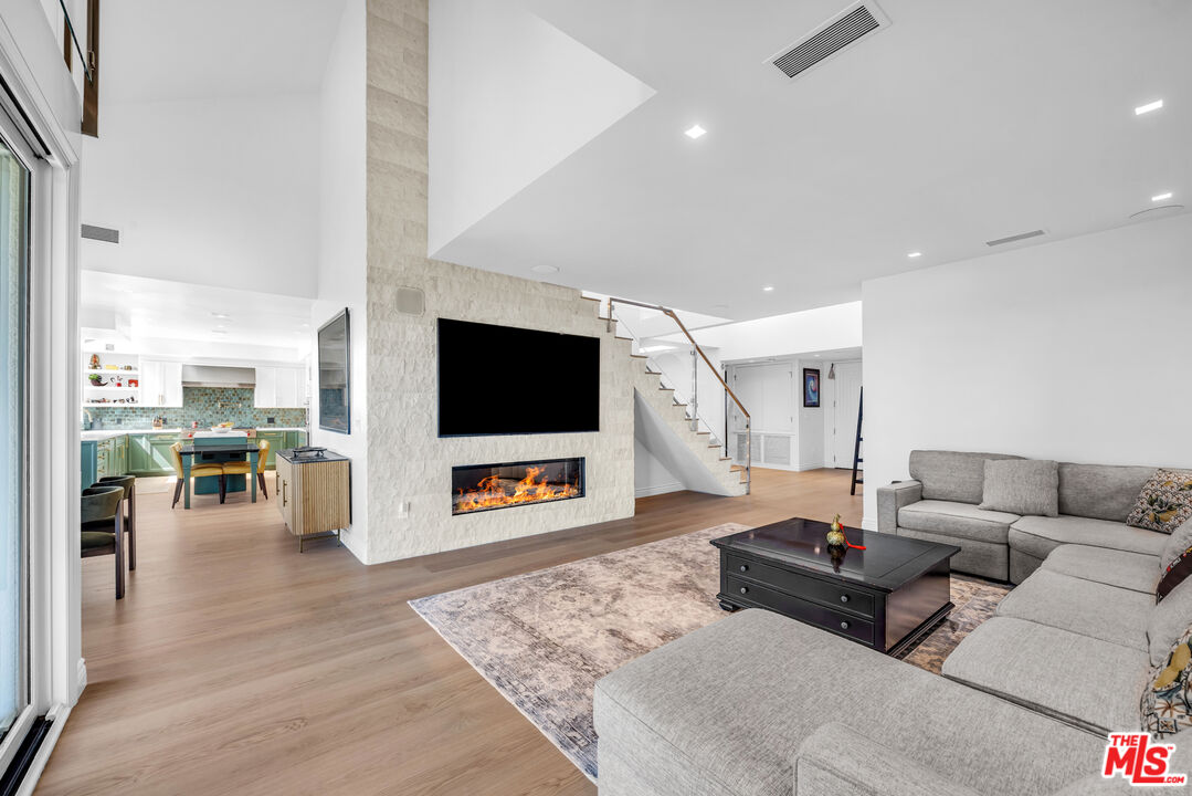 MLS #25596725 image #3