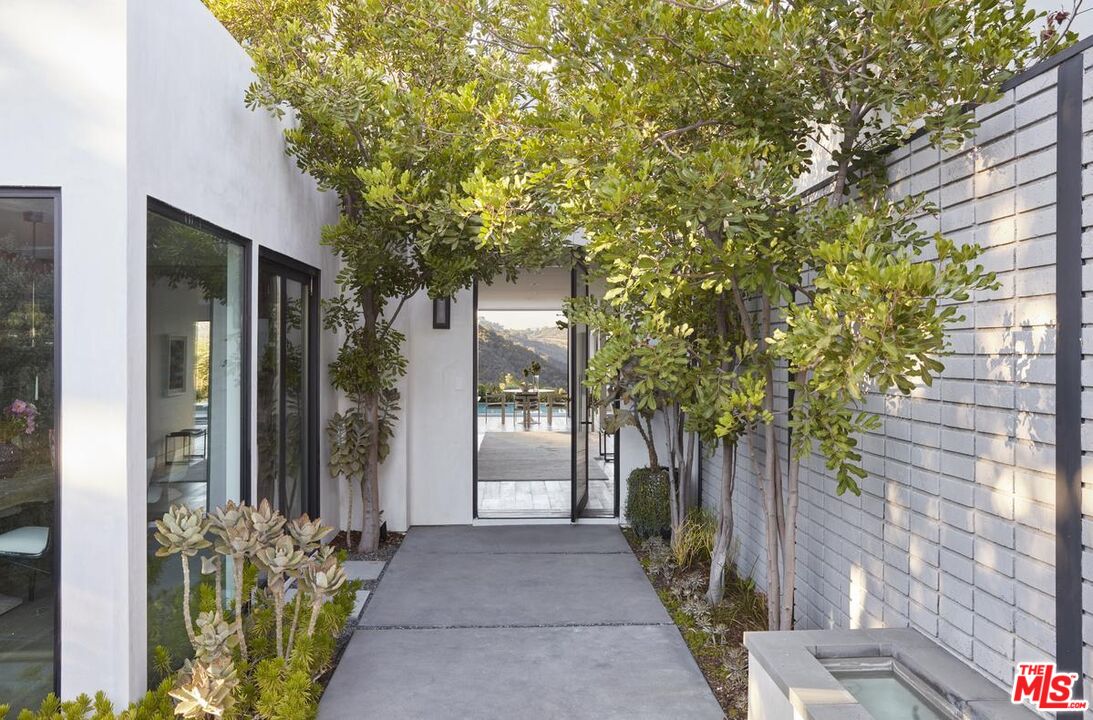 MLS #25596807 image #1