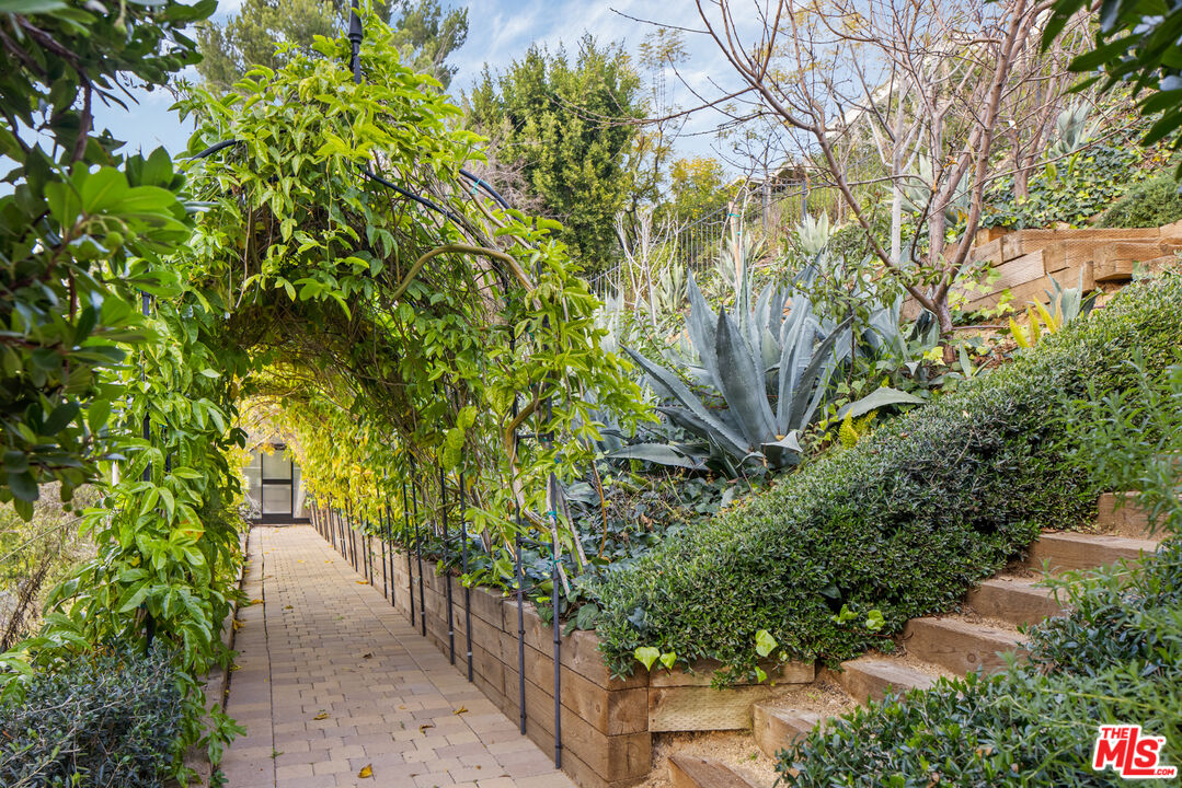 MLS #25596887 image #11