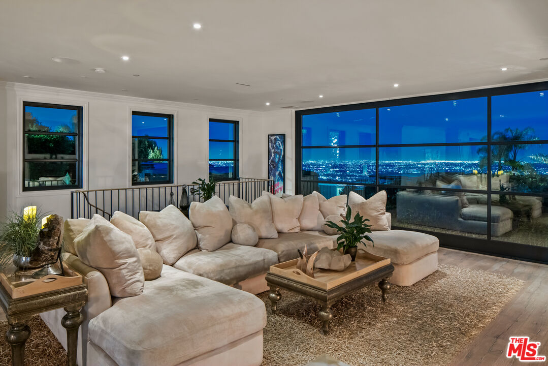 MLS #25596887 image #12