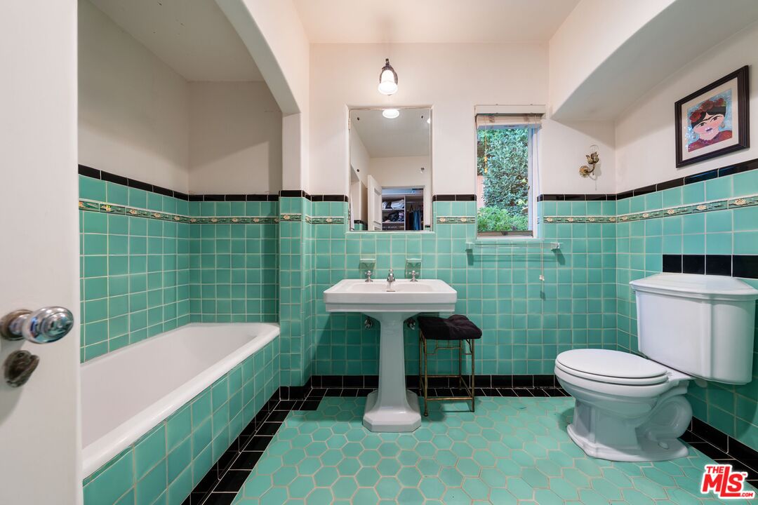 MLS #25596931 image #19