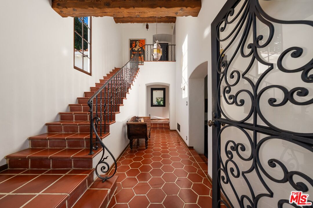 MLS #25596931 image #2