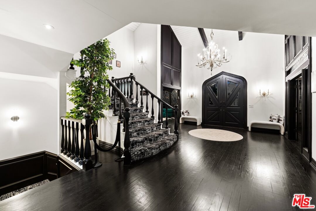 MLS #25597073 image #2