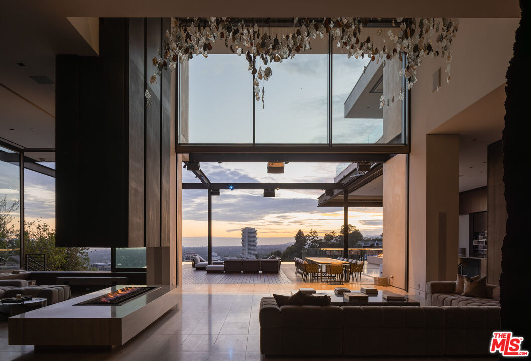 MLS #25597515 image #2