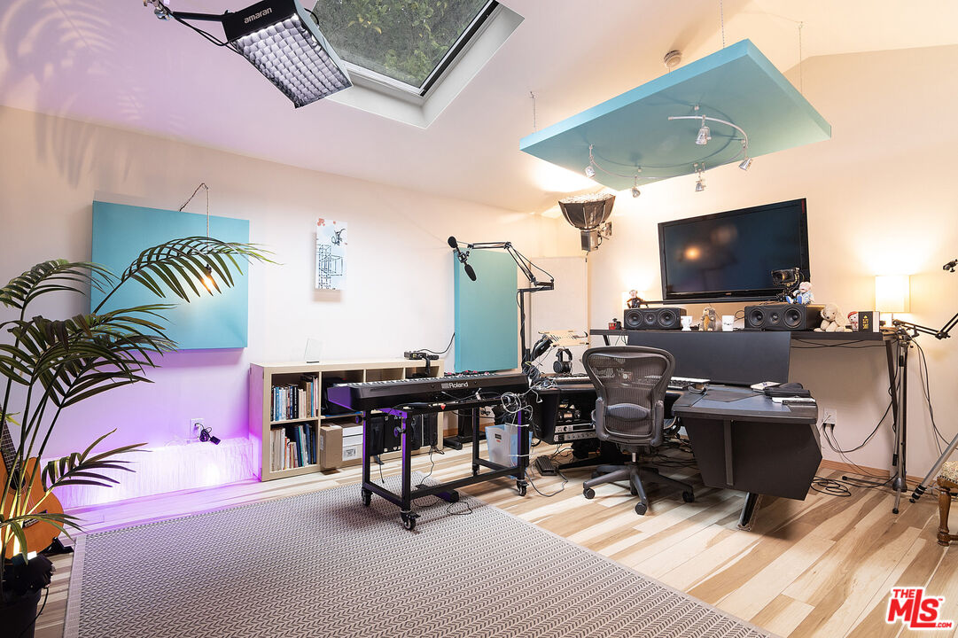 MLS #25597645 image #19