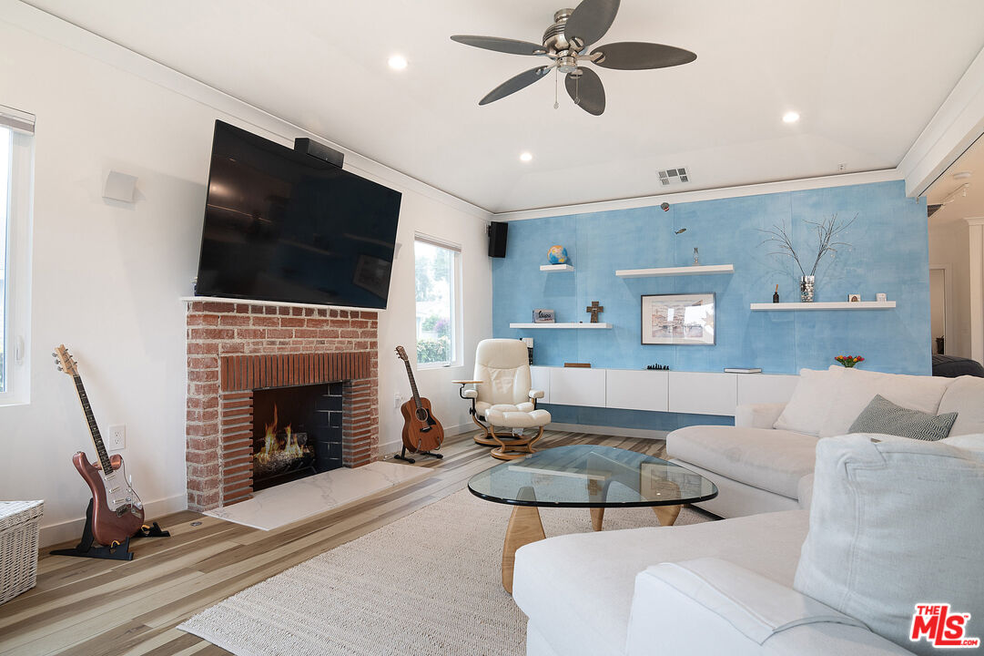 MLS #25597645 image #4