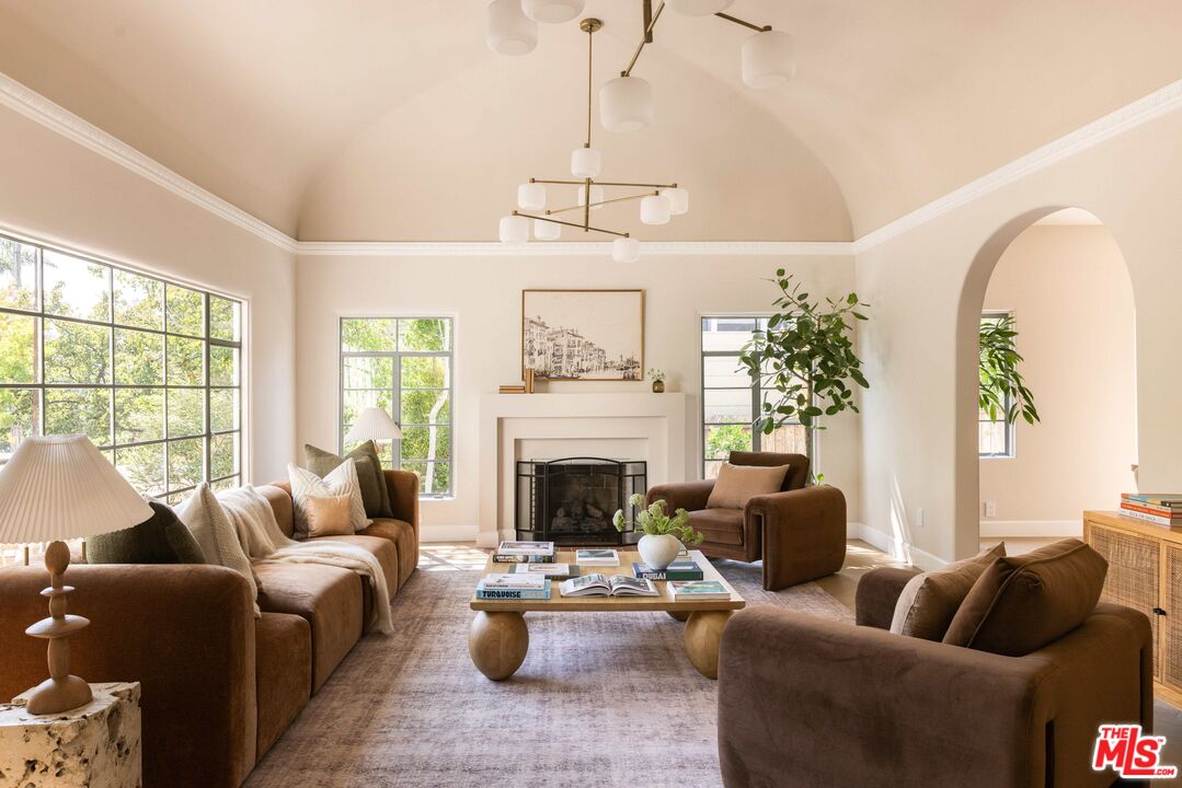 MLS #25598275 image #2