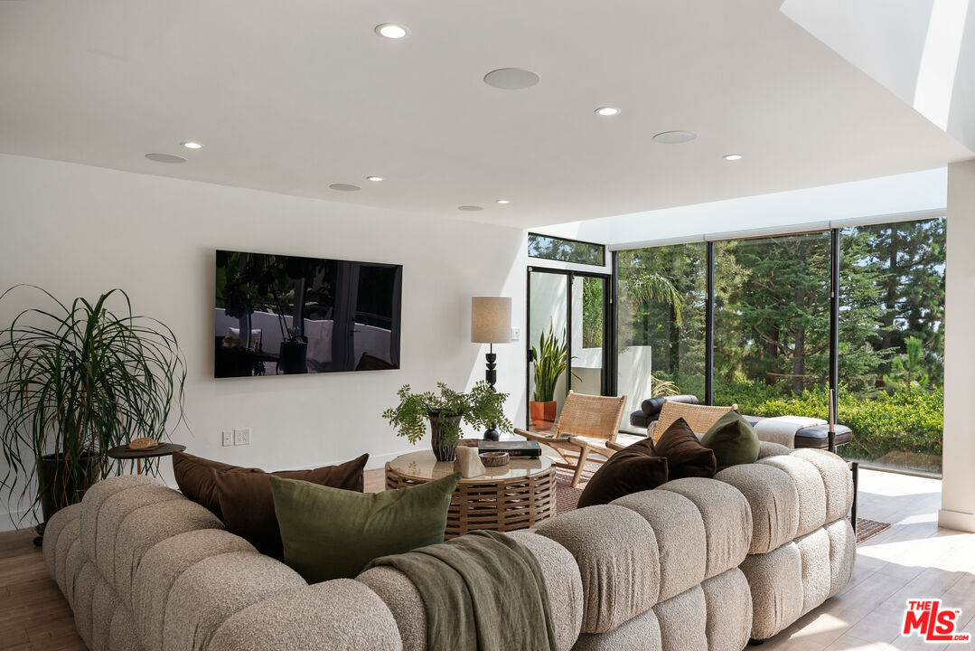 MLS #25598519 image #2