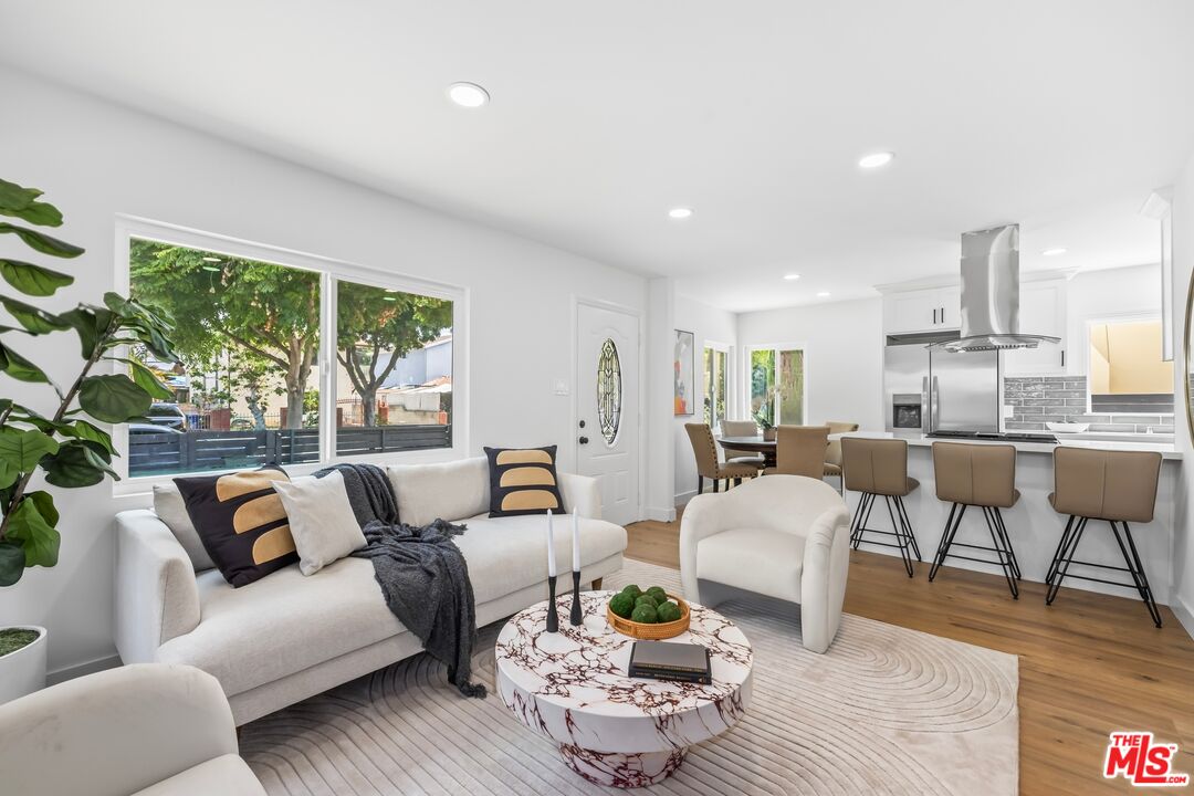 MLS #25600107 image #2