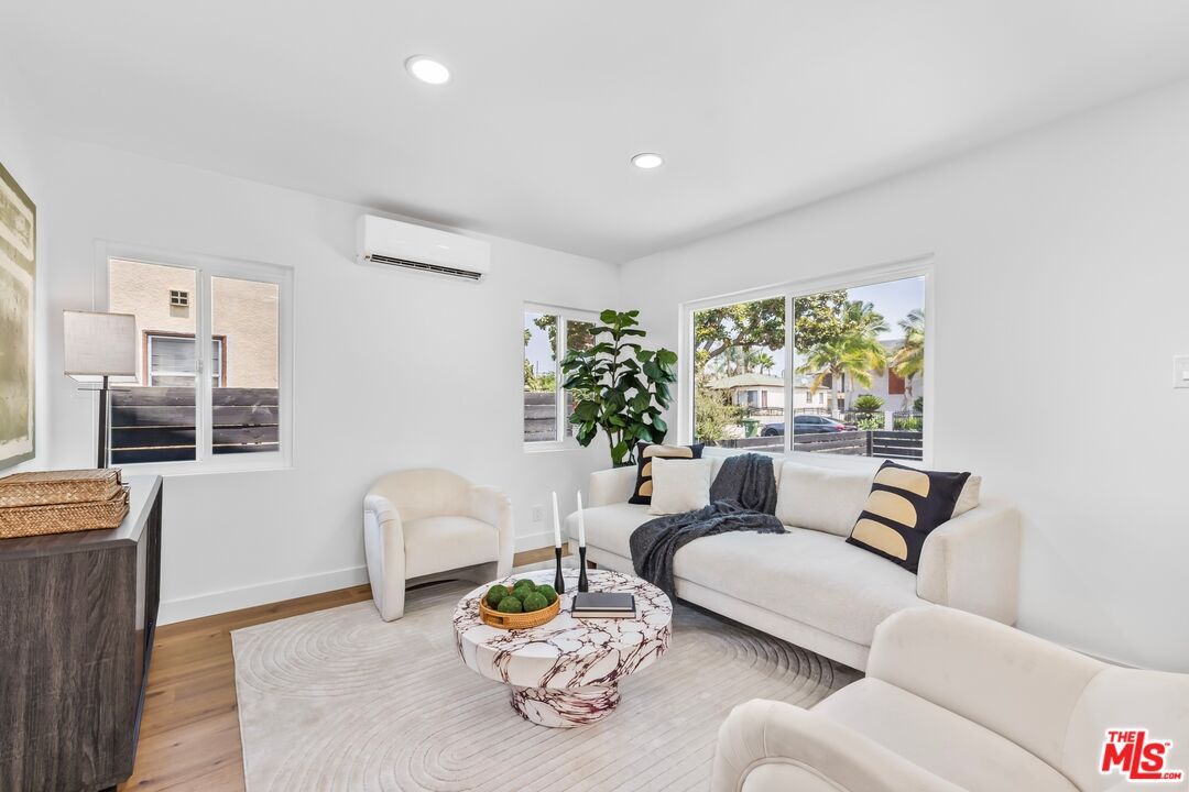 MLS #25600107 image #3