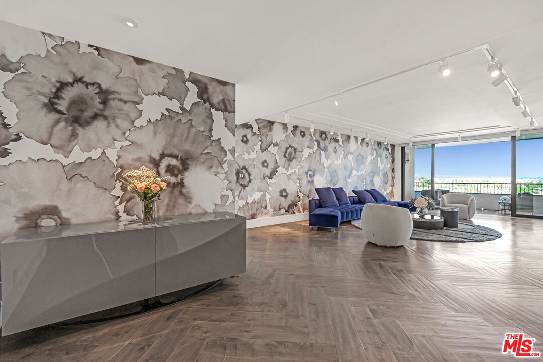 MLS #25600139 image #0