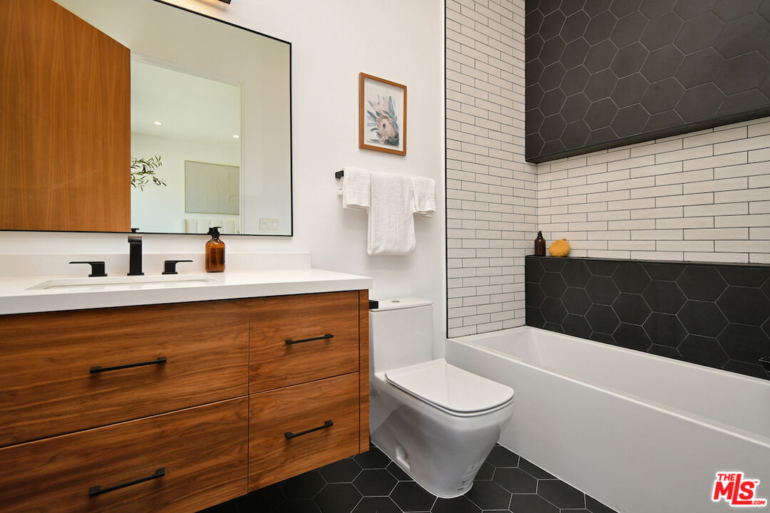 MLS #25600165 image #26