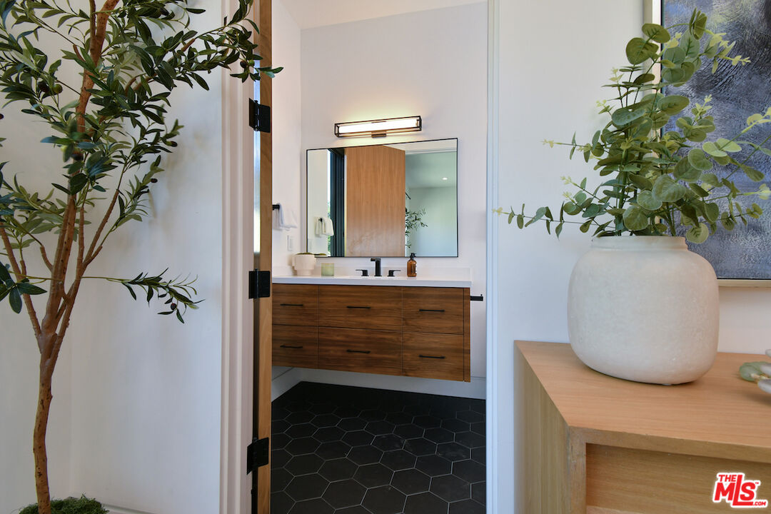 MLS #25600165 image #29