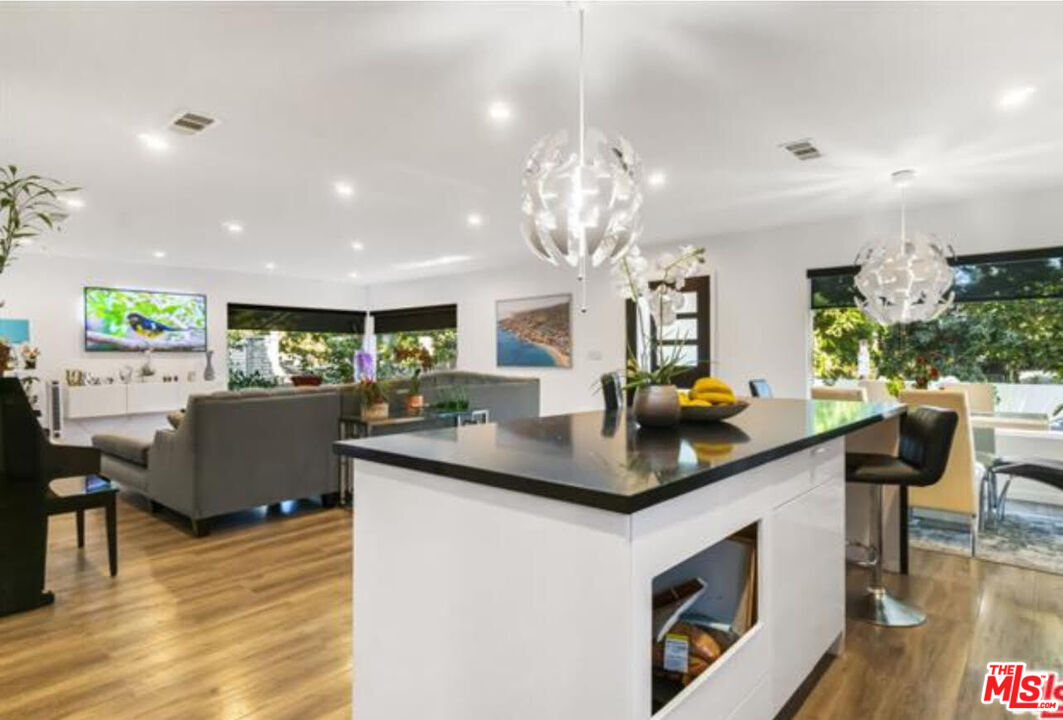 MLS #25600179 image #3