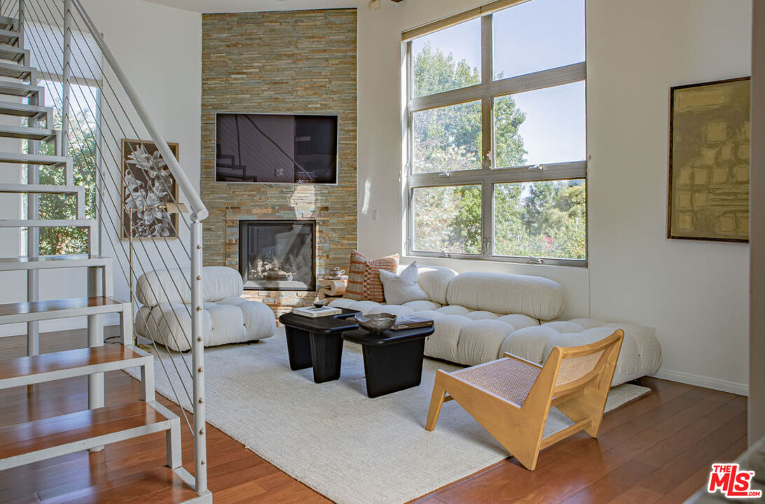 MLS #25600473 image #0