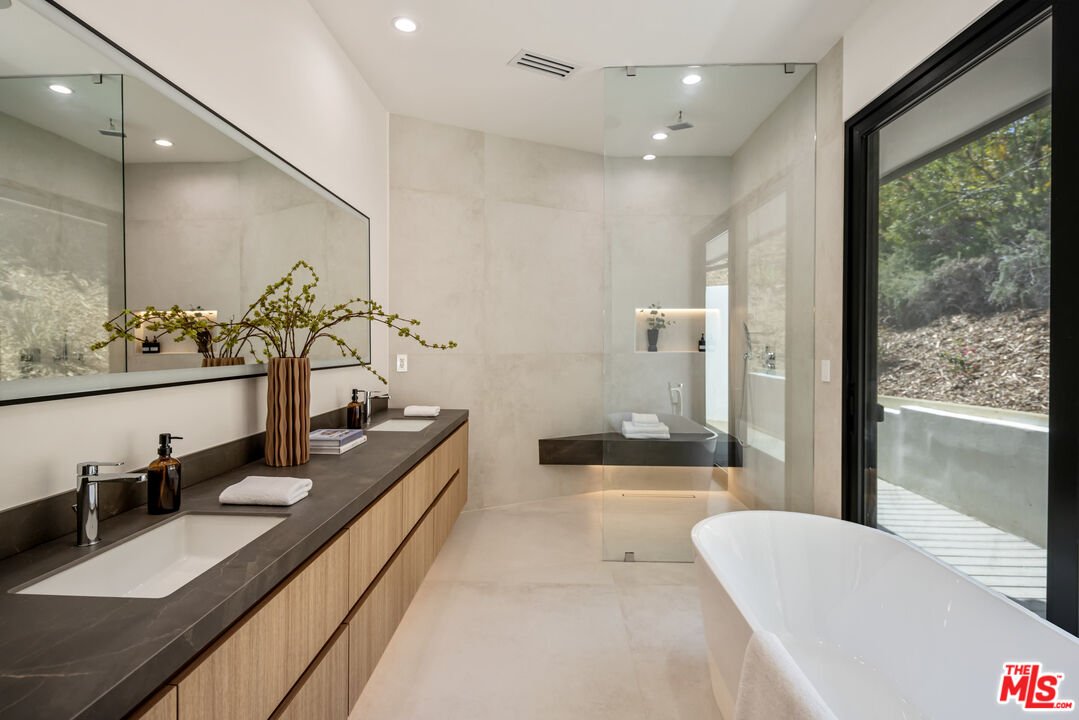 MLS #25600659 image #16