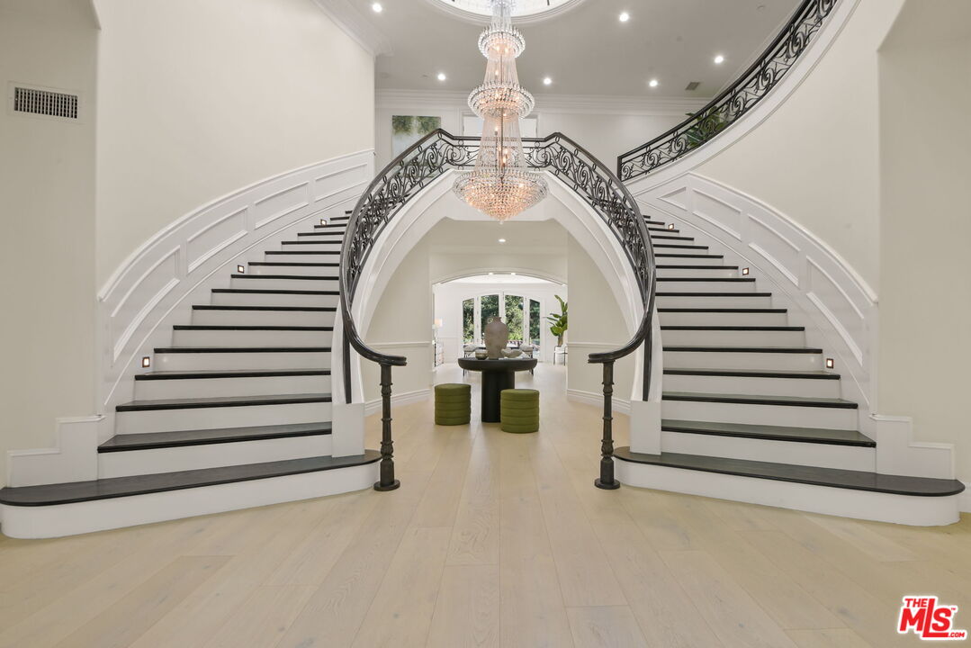 MLS #25600845 image #2