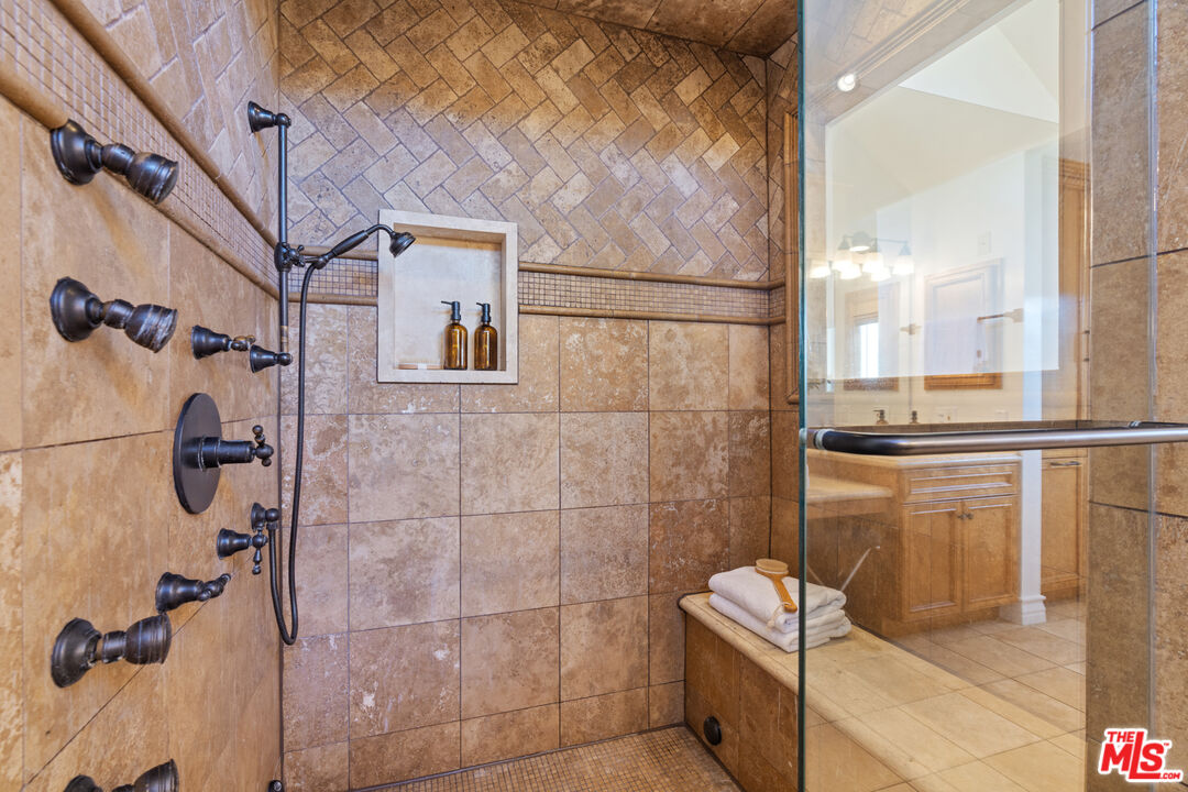 MLS #25600965 image #44