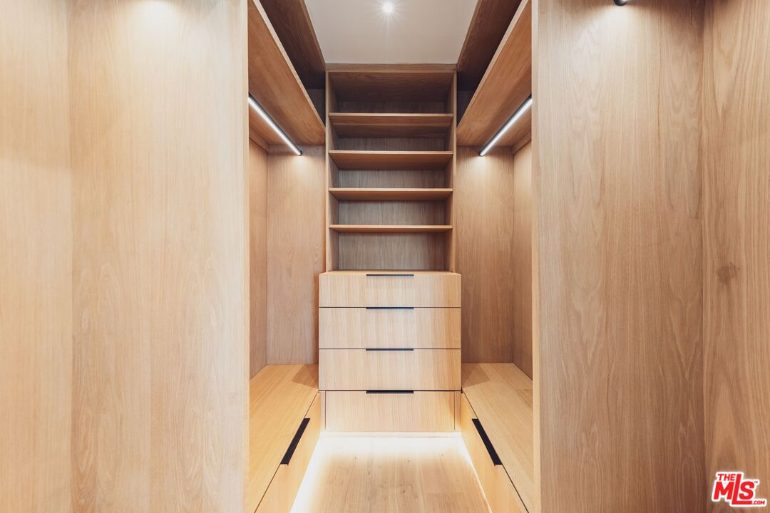 MLS #25601075 image #18