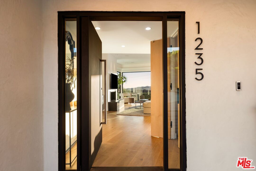 MLS #25601075 image #1