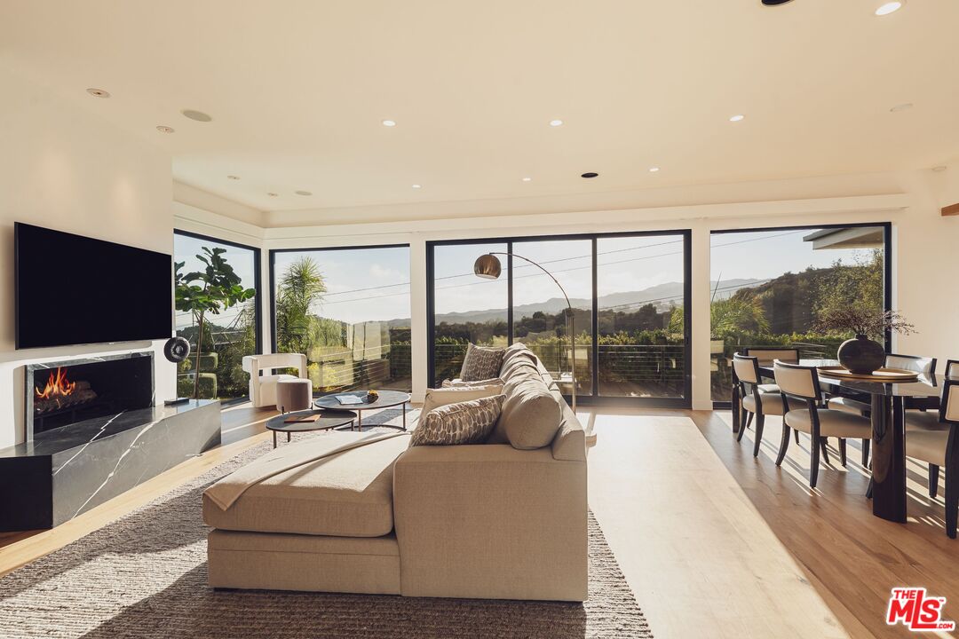 MLS #25601075 image #2