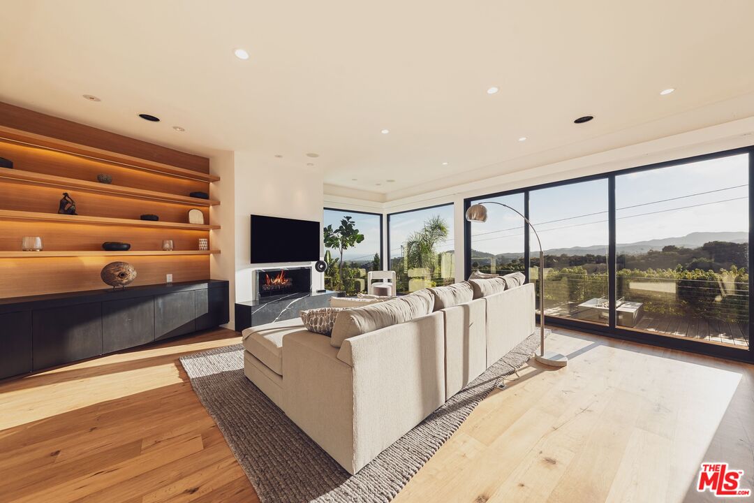 MLS #25601075 image #4