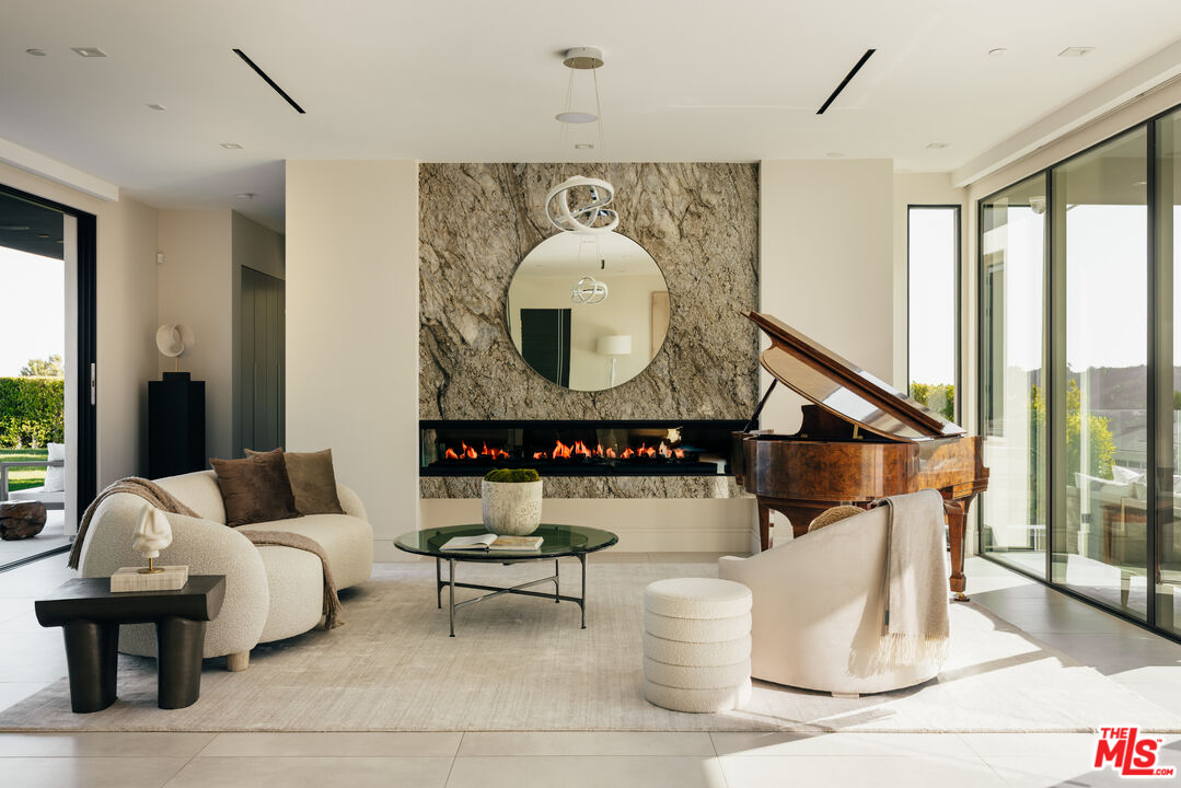 MLS #25601855 image #1