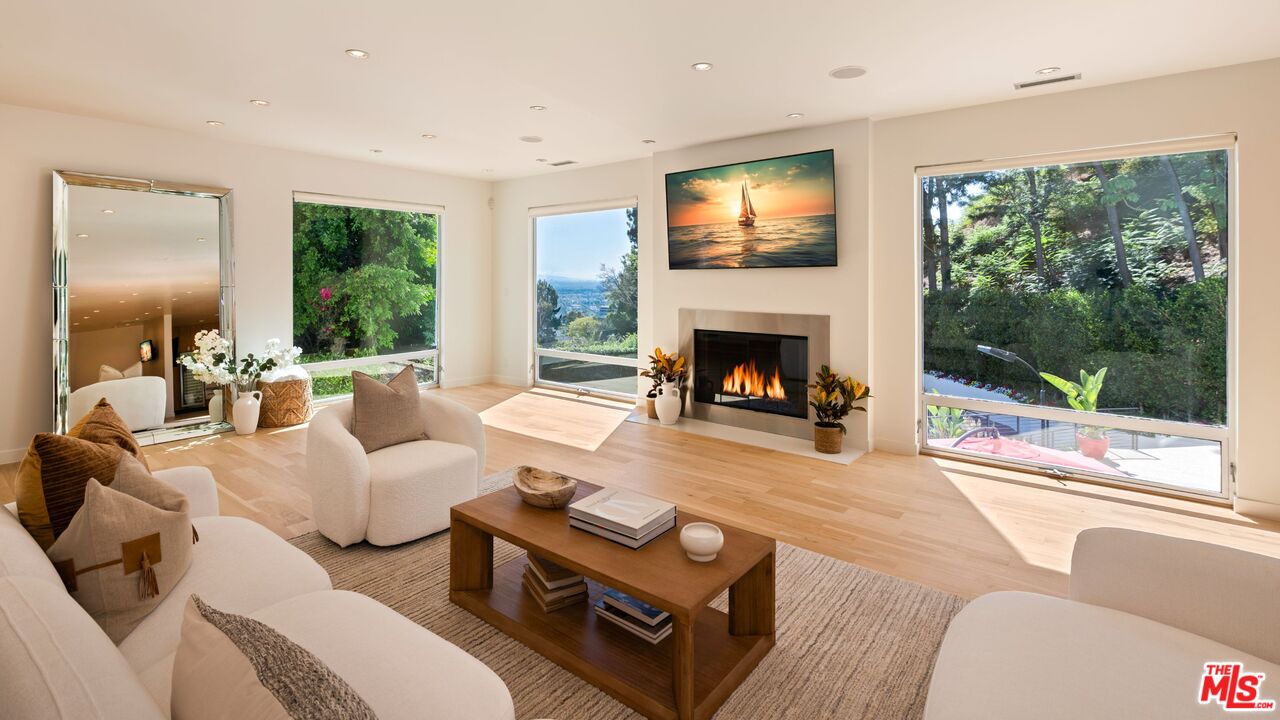 MLS #25602071 image #2