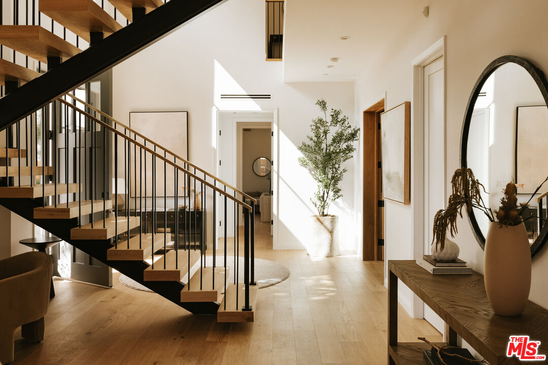 MLS #25602073 image #3