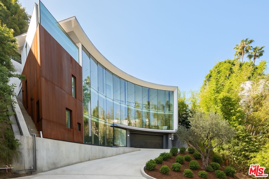 MLS #25602075 image #1