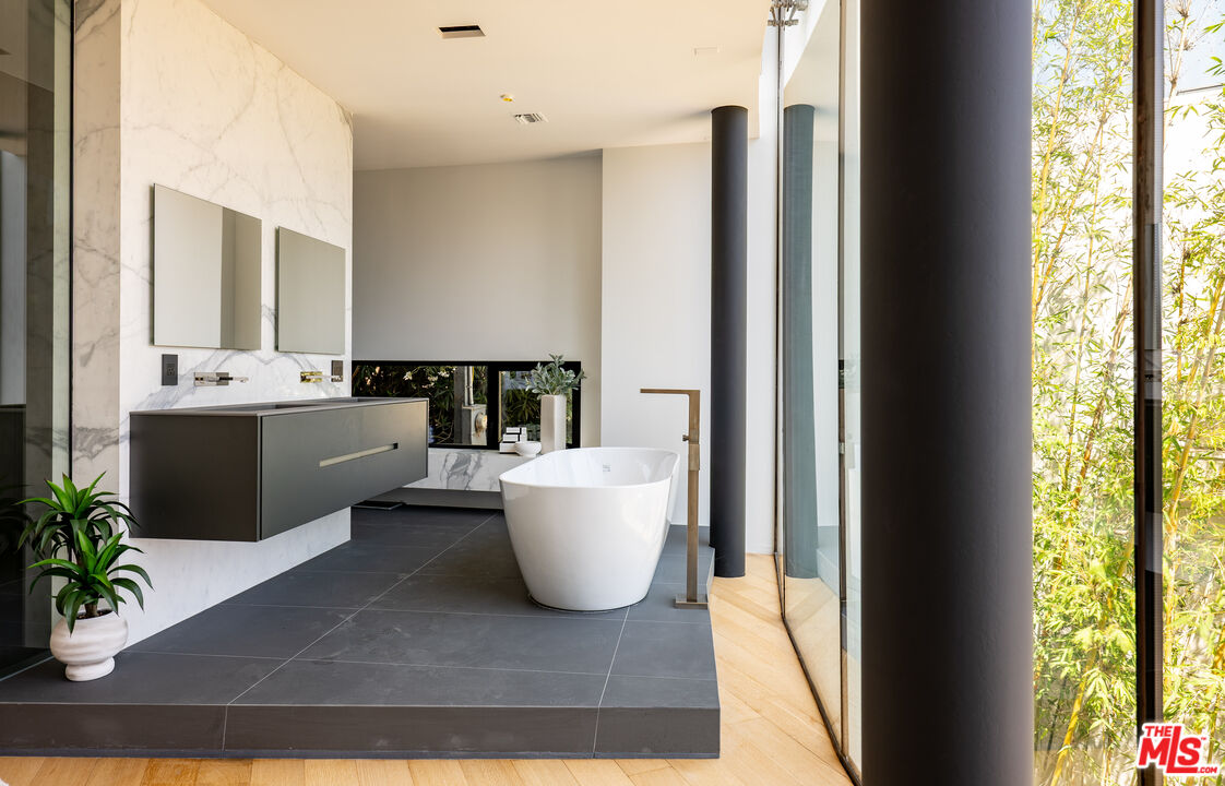 MLS #25602075 image #23