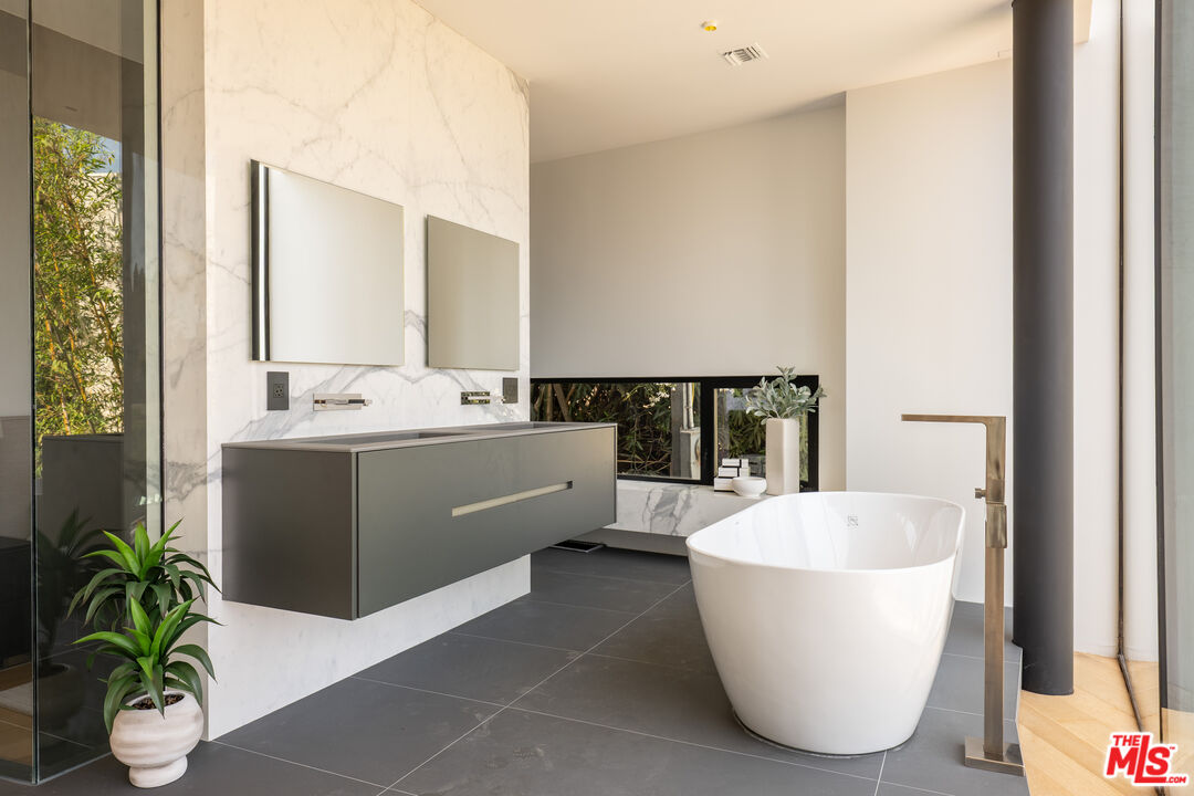 MLS #25602075 image #24