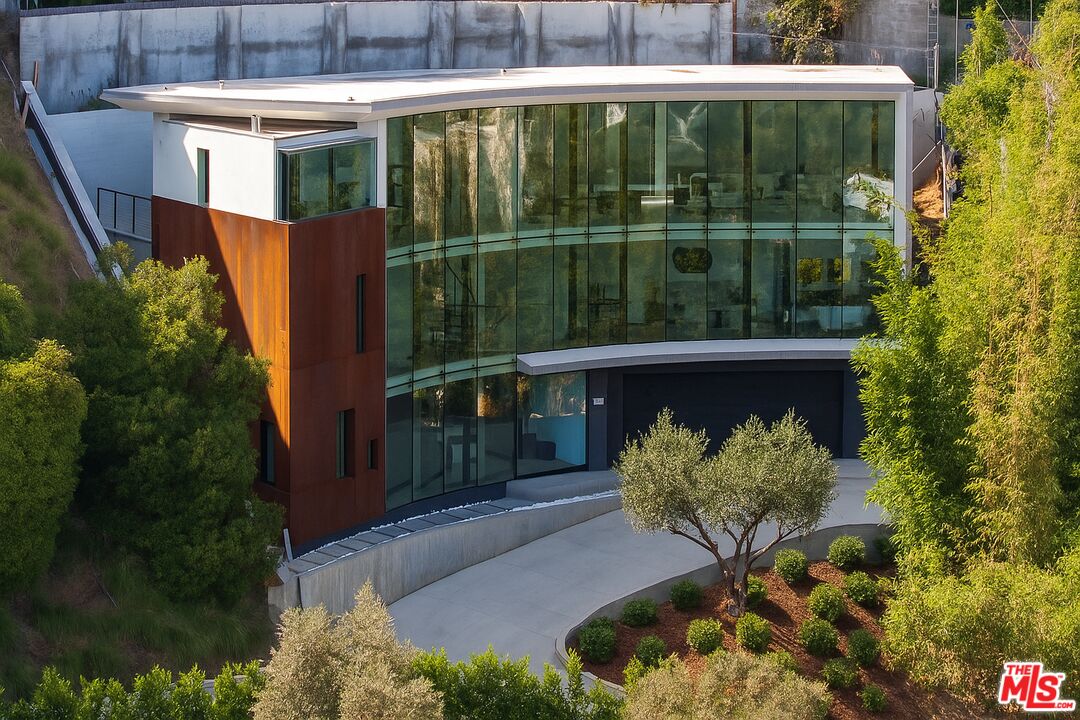 MLS #25602075 image #0