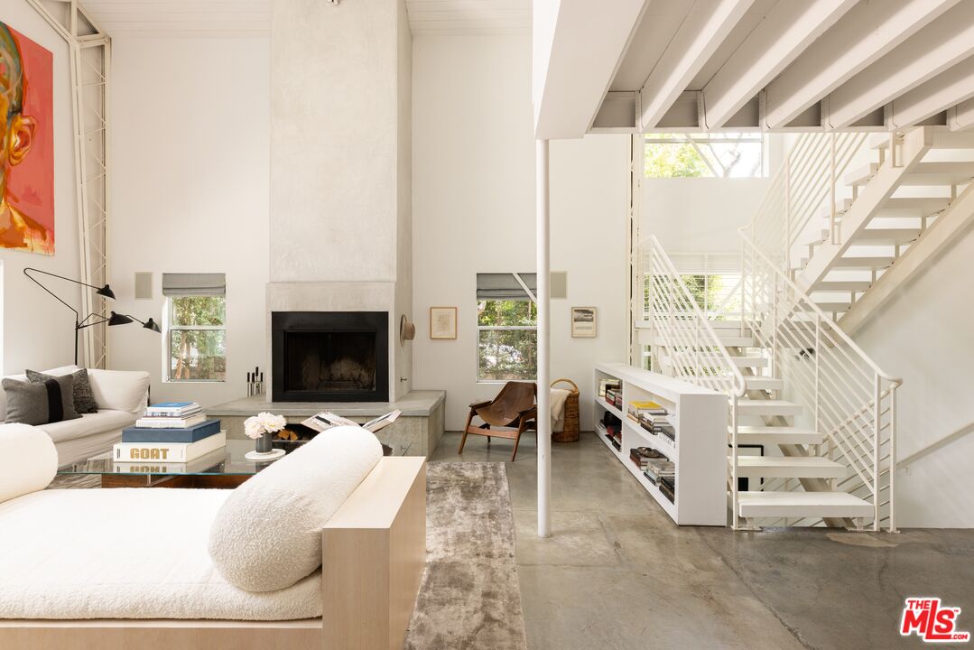 MLS #25602113 image #1