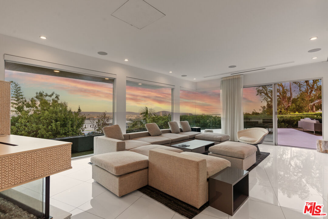 MLS #25602371 image #1