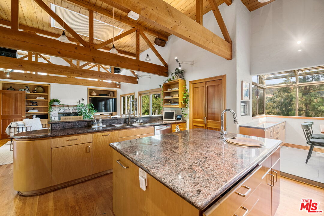 MLS #25602411 image #12