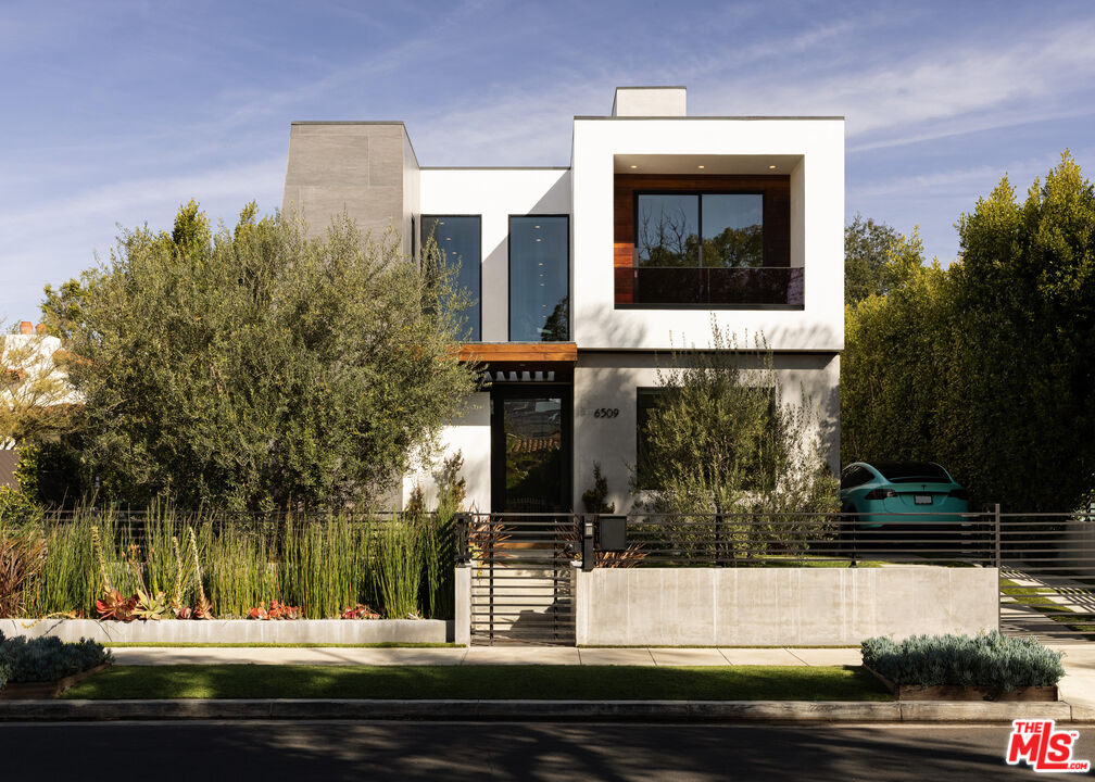 MLS #25602687 image #0