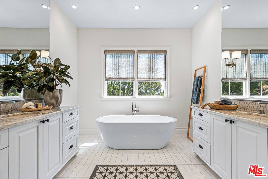 MLS #25603875 image #23