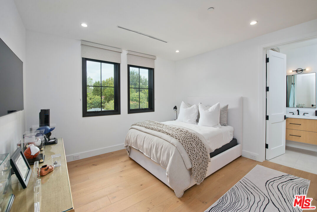 MLS #25604345 image #11