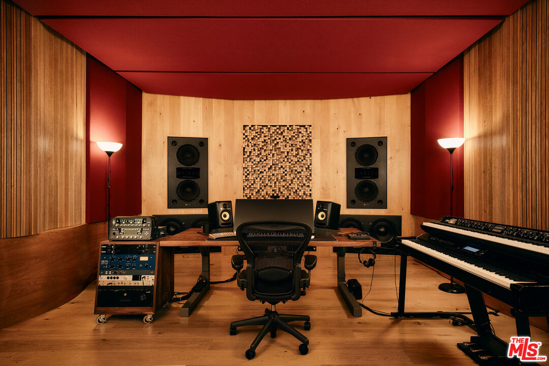 MLS #25604409 image #19