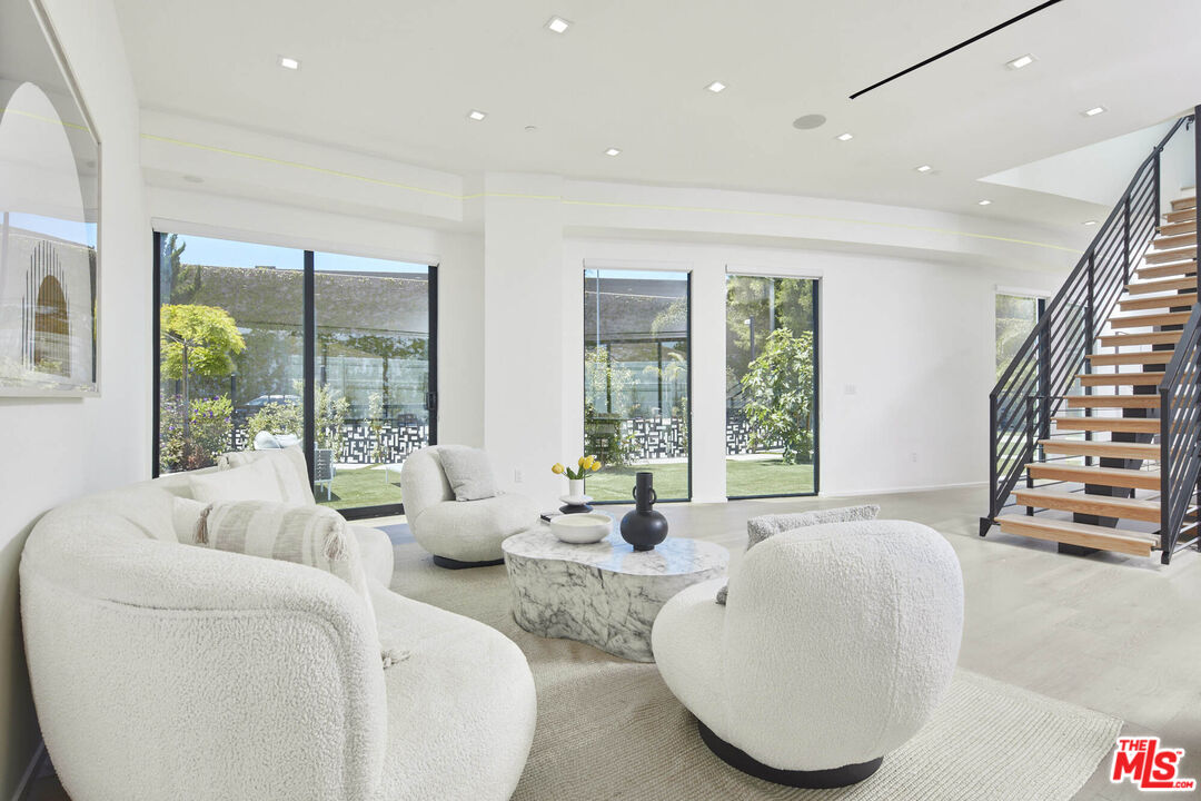 MLS #25604607 image #3