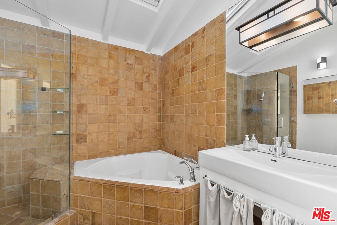 MLS #25604819 image #14