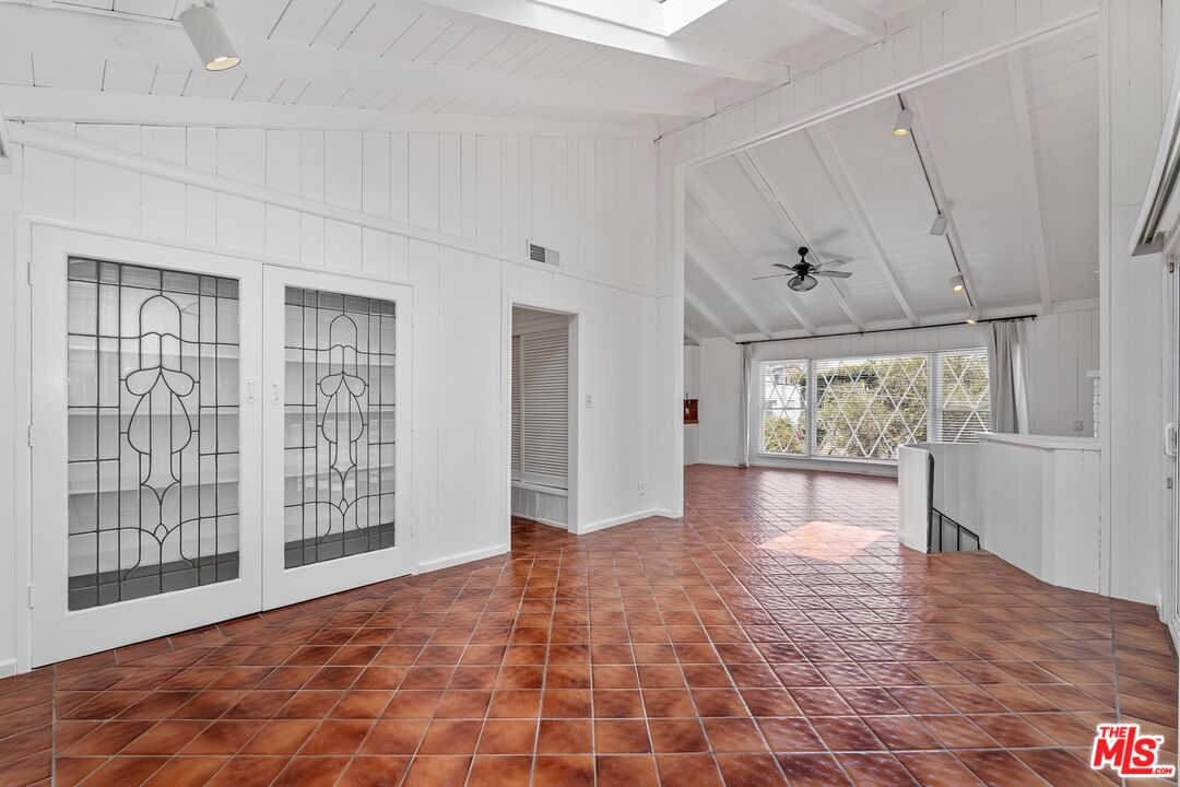 MLS #25604819 image #2