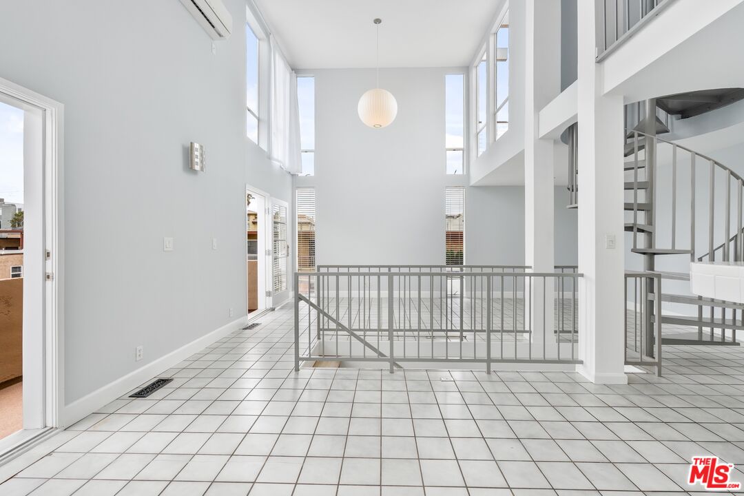 MLS #25604843 image #1