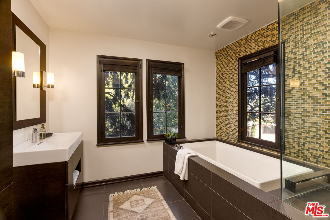 MLS #25604995 image #32